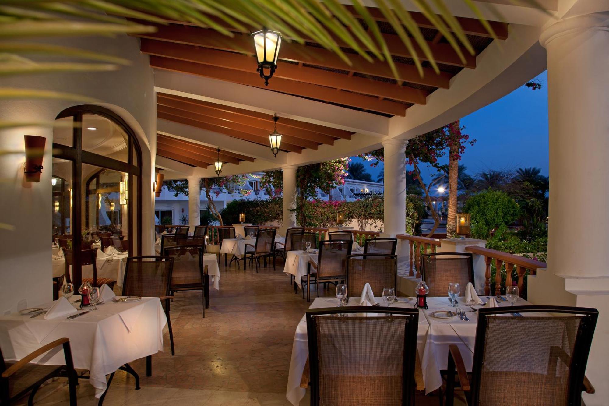 Iberotel Palace - Adults Friendly 16 Years Plus Sharm el-Sheikh Restaurant photo The restaurant at the hotel